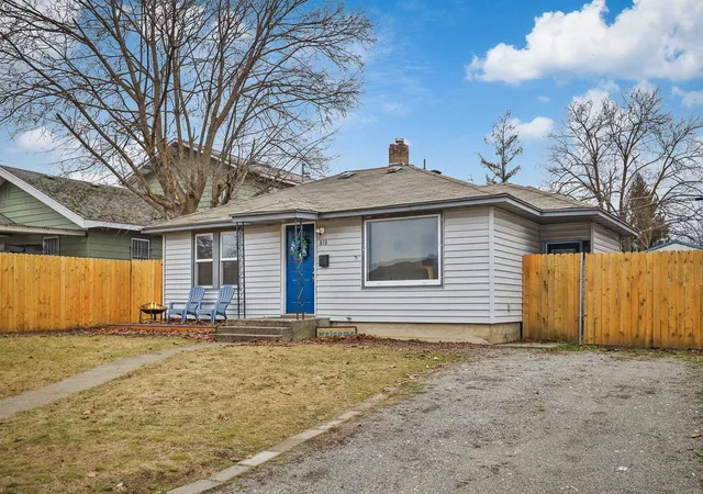 Photo 1 of Single family home for sale at 818 E Courtland Ave, Spokane, WA 99207 | MLS# 202616287 | Listing updated on 2026-10-23