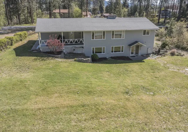 Photo 2 of Single family home for sale at 1140 S Pine St, Kettle Falls, WA 99141 | MLS# 202616323 | Listing updated on 2026-10-17