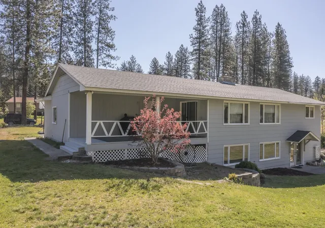 Photo 3 of Single family home for sale at 1140 S Pine St, Kettle Falls, WA 99141 | MLS# 202616323 | Listing updated on 2026-10-09