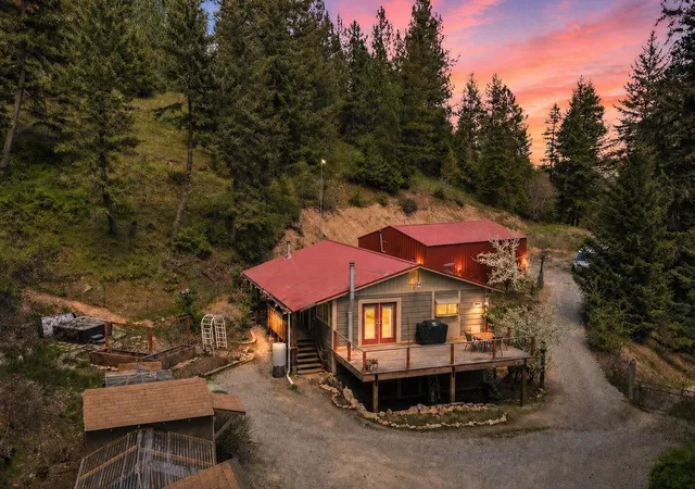 Photo 2 of Single family home for sale at 22707 E Lakeview Rd, Newman Lake, WA 99025 | MLS# 202616389 | Listing updated on 2026-10-26