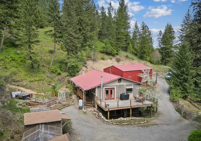 Photo 3 of Single family home for sale at 22707 E Lakeview Rd, Newman Lake, WA 99025 | MLS# 202616389 | Listing updated on 2026-10-26