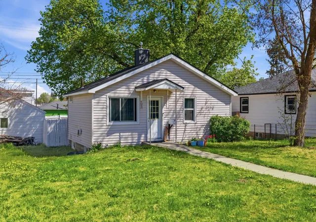 2nd image of 403 E Sanson Ave, Spokane, WA 99207 | MLS# 202616605