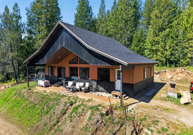 1st image of 169 Royal Ln, Newport, WA 99156 | MLS# 202616612