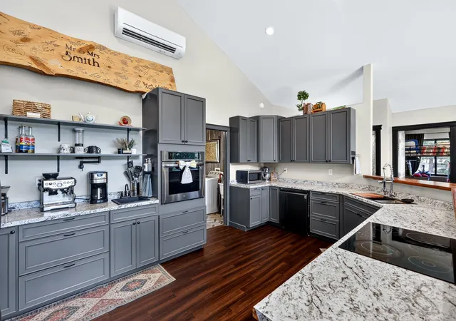2nd image of 169 Royal Ln, Newport, WA 99156 | MLS# 202616612