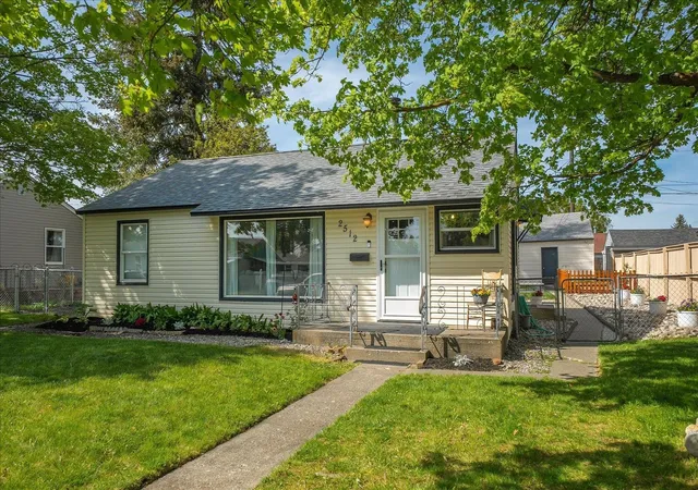 Homes for sale in Spokane, WA | 2512 W Olympic Ave, Spokane, WA 99205 | MLS# 202616762