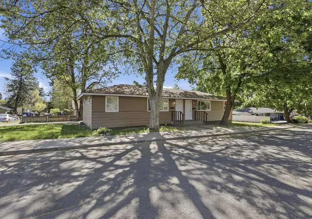 Photo 1 of Single family home for sale at 3216 N & 3218 Maple St, Spokane, WA 99205 | MLS# 202616806 | Listing updated on 2026-10-19