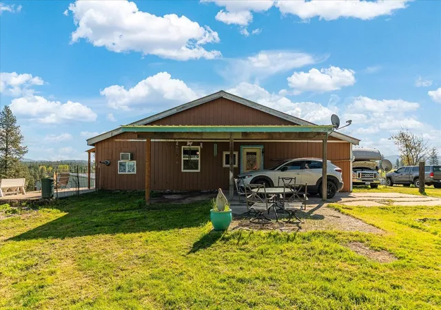 Homes for sale in Chattaroy, WA | 32604 N Elk Chattaroy Rd Rd, Chattaroy, WA 99003 | MLS# 202616842