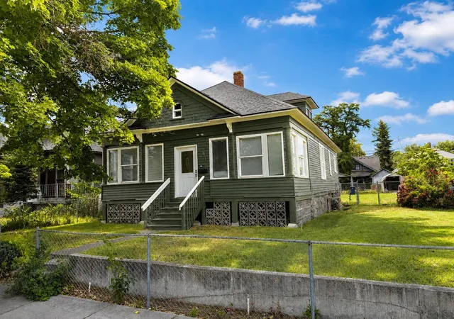 Homes for sale in Spokane, WA | 1011 E Augusta Ave, Spokane, WA 99207 | MLS# 202616854