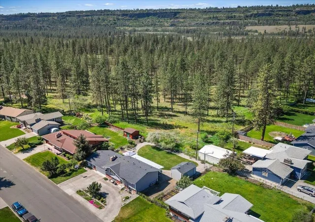 Homes for sale in Spokane, WA | 6425 N Catherine St, Spokane, WA 99208 | MLS# 202616944
