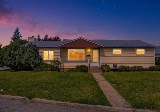 Photo 2 of Single family home for sale at 1114 W Rosewood Pl, Spokane, WA 99208 | MLS# 202616977 | Listing updated on 2026-08-27