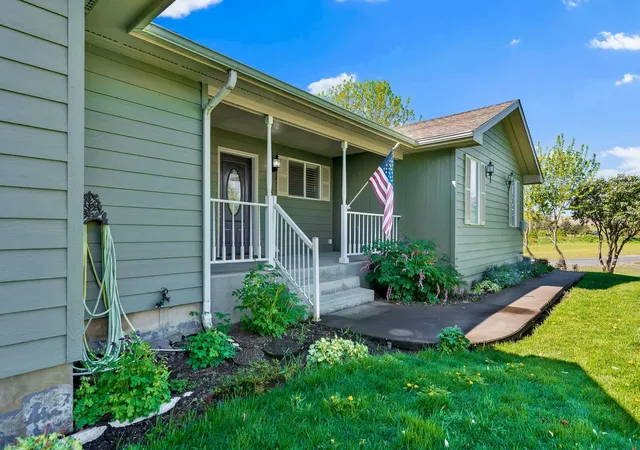 3rd image of 601 Tomeo Ct, St John, WA 99171 | MLS# 202617029