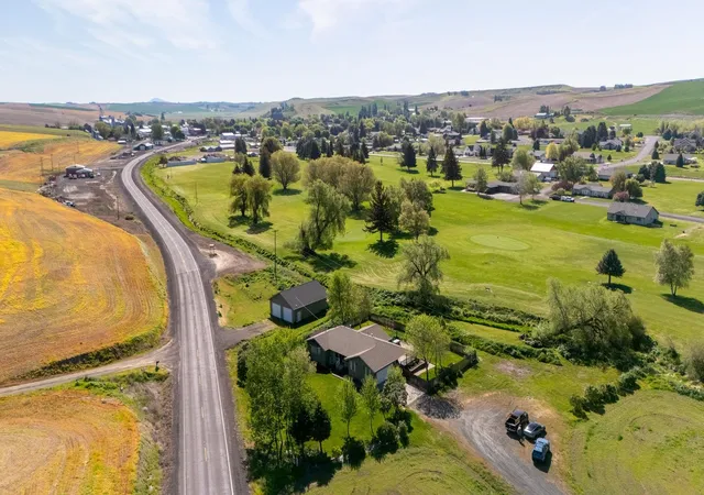 5th image of 601 Tomeo Ct, St John, WA 99171 | MLS# 202617029