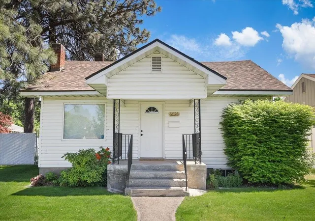Homes for sale in Spokane, WA | 5028 N Walnut St, Spokane, WA 99205 | MLS# 202617051
