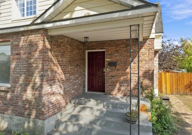 Photo 3 of Single family home for sale at 947 E Ermina Ave, Spokane, WA 99207 | MLS# 202617159 | Listing updated on 2026-09-19
