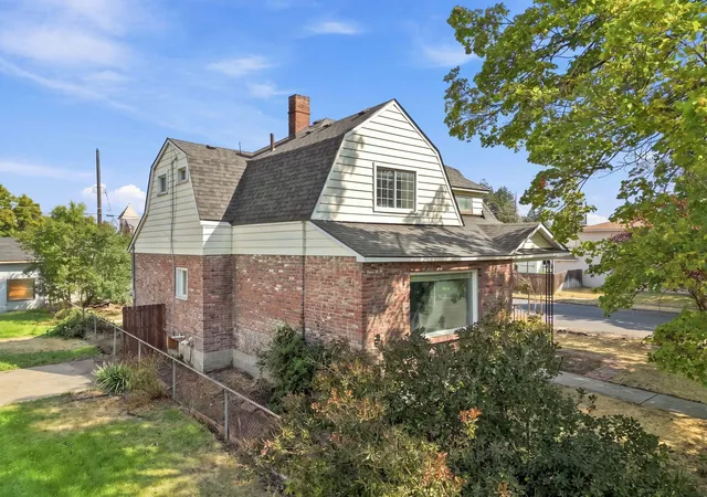 Photo 4 of Single family home for sale at 947 E Ermina Ave, Spokane, WA 99207 | MLS# 202617159 | Listing updated on 2026-09-19