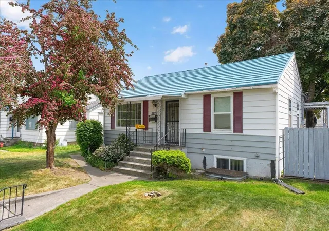 Homes for sale in Spokane, WA | 2223 W Broad Ave, Spokane, WA 99205 | MLS# 202617188
