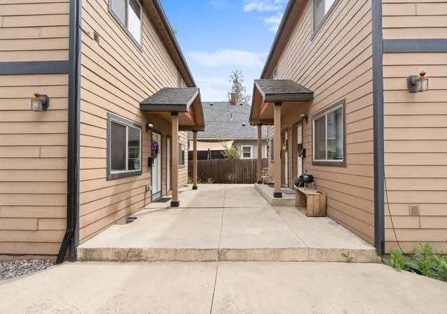 Homes for sale in Spokane, WA | 1023 1025 W Knox Ave, Spokane, WA 99205 | MLS# 202617221