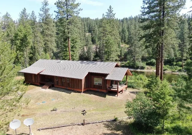 Photo 3 of Single family home for sale at 36 1st Thought Loop, Laurier, WA 99146 | MLS# 202617297 | Listing updated on 2026-05-20