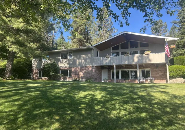 Photo 2 of Sale Pending at 10505 N Juanita Rd, Spokane, WA 99218 | MLS# 202617512 | Listing updated on 2026-09-13