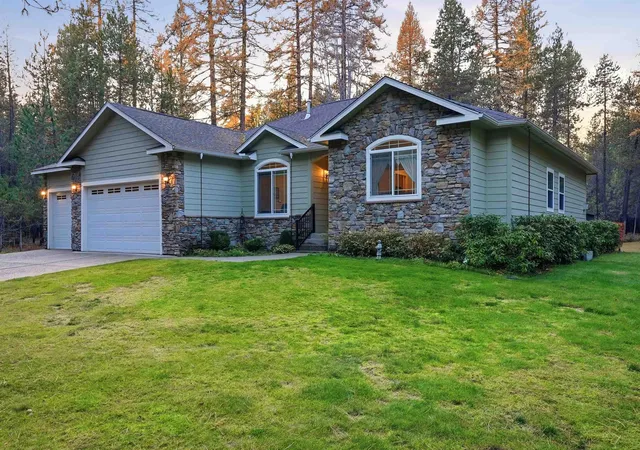 3rd image of 105 E Saltz Ln, Deer Park, WA 99006 | MLS# 202617583