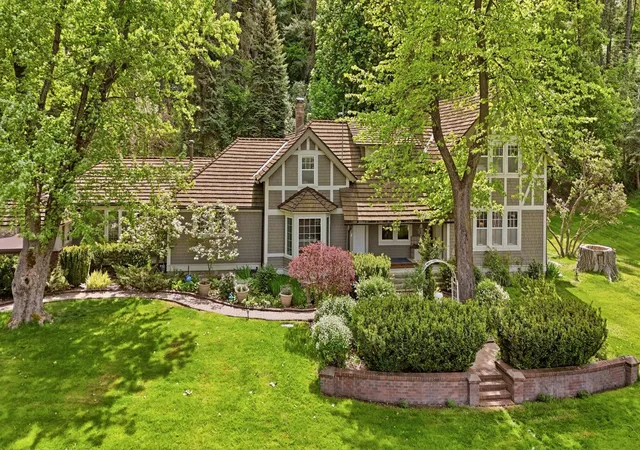 1st image of 12720 N Vistawood Ct, Spokane, WA 99218 | MLS# 202617586