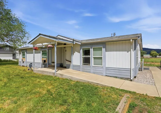 Photo 2 of Manufactured home for sale at 17621 E Mission Ave, Spokane Valley, WA 99016 | MLS# 202617588 | Listing updated on 2026-07-29