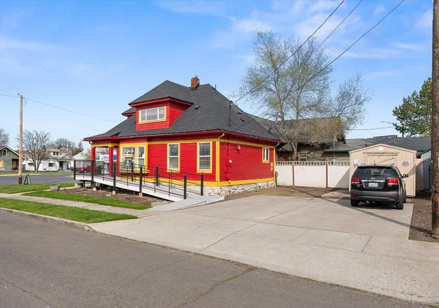 Homes for sale in Spokane, WA | 1321 W Northwest Blvd, Spokane, WA 99205 | MLS# 202617805