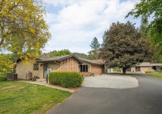 Homes for sale in Spokane, WA | 5711 S Inland Empire Wy, Spokane, WA 99224 | MLS# 202617862