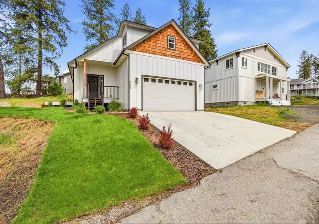 Photo 1 of Single family home for sale at 40083 Lake Ter Ct, Loon Lake, WA 99148 | MLS# 202617983 | Listing updated on 2026-07-27