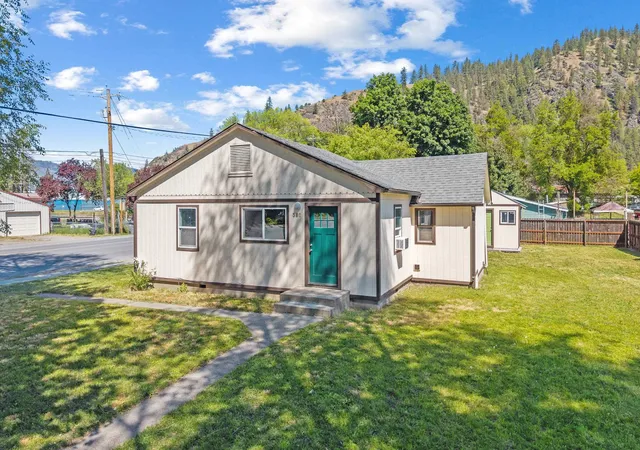 Homes for sale in Kettle Falls, WA | 380 W 5th Ave, Kettle Falls, WA 99141 | MLS# 202618047