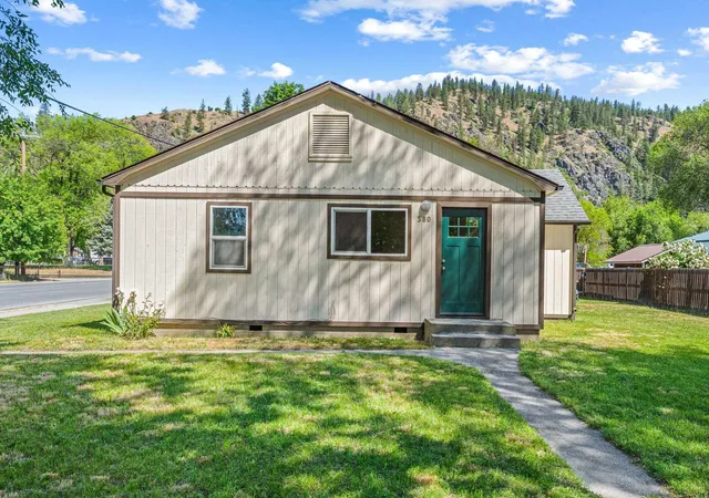 Homes for sale in Kettle Falls, WA | 380 W 5Th Ave, Kettle Falls, WA 99141 | MLS# 202618047