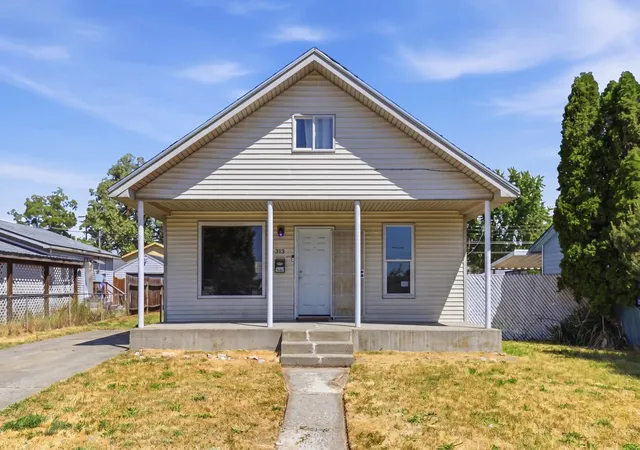 Homes for sale in Spokane, WA | 313 E E Queen Ave, Spokane, WA 99207 | MLS# 202618064