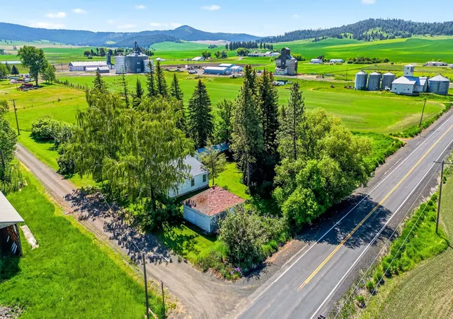 Photo 3 of Single family home for sale at 306 W Lincoln St, Farmington, WA 99128 | MLS# 202618080 | Listing updated on 2026-07-27