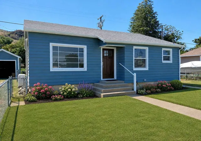 Single family home for sale at 508 Roosevelt Dr, Grand Coulee, WA 99133 | MLS# 202618099