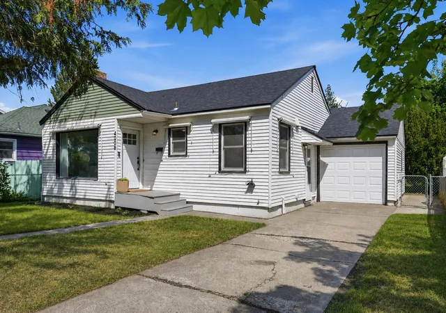 Photo 2 of Single family home for sale at 4008 N Cedar St, Spokane, WA 99205 | MLS# 202618157 | Listing updated on 2026-09-14