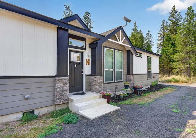 1st image of 28995 N Hardesty Rd, Chattaroy, WA 99003 | MLS# 202618221