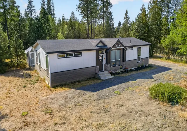 2nd image of 28995 N Hardesty Rd, Chattaroy, WA 99003 | MLS# 202618221