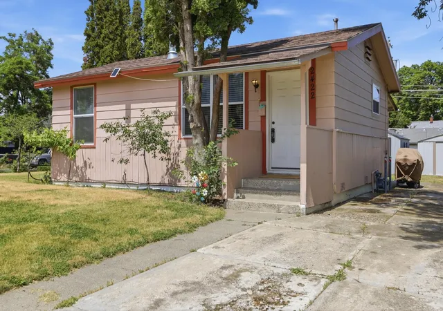 Homes for sale in Spokane, WA | 2422 W Sinto Ave, Spokane, WA 99201 | MLS# 202618239