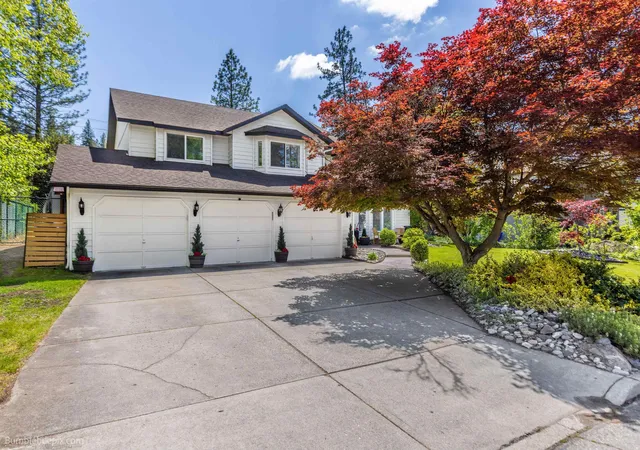 Photo 3 of Single family home for sale at 215 W Elcliff Ave, Spokane, WA 99218 | MLS# 202618254 | Listing updated on 2026-09-07