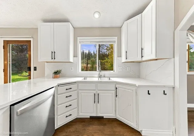 Photo 4 of Single family home for sale at 215 W Elcliff Ave, Spokane, WA 99218 | MLS# 202618254 | Listing updated on 2026-09-30