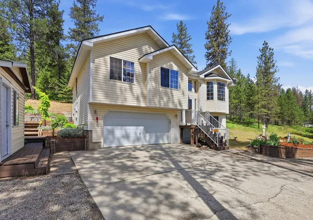 Homes for sale in Chattaroy, WA | 33113 N Milan Rd, Chattaroy, WA 99003 | MLS# 202618283