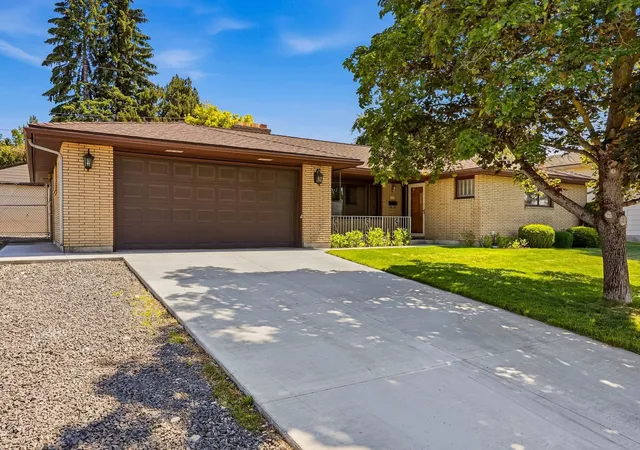 Homes for sale in Spokane, WA | 5732 N Drumheller St, Spokane, WA 99205 | MLS# 202618330