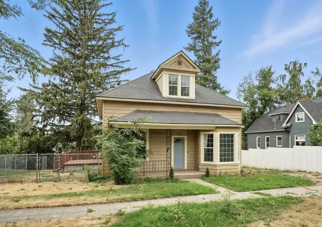 Homes for sale in Tekoa, WA | 217 S Broadway St, Tekoa, WA 99033 | MLS# 202618369