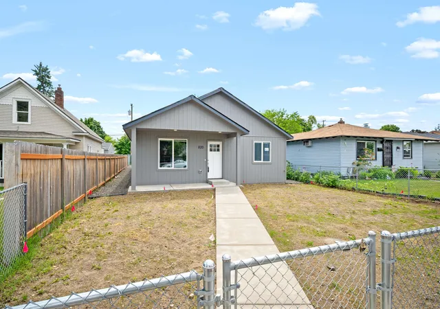 Homes for sale in Spokane, WA | 820 E Crown Ave, Spokane, WA 99207 | MLS# 202618392