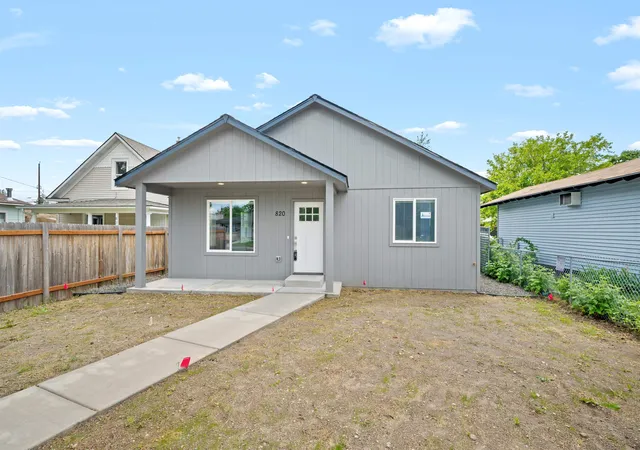Homes for sale in Spokane, WA | 820 E Crown Ave, Spokane, WA 99207 | MLS# 202618392