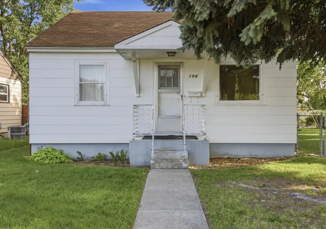 Homes for sale in Spokane, WA | 104 E Providence Ave, Spokane, WA 99207 | MLS# 202618441