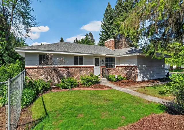 Homes for sale in Spokane, WA | 608 W Regina Ave, Spokane, WA 99218 | MLS# 202618458