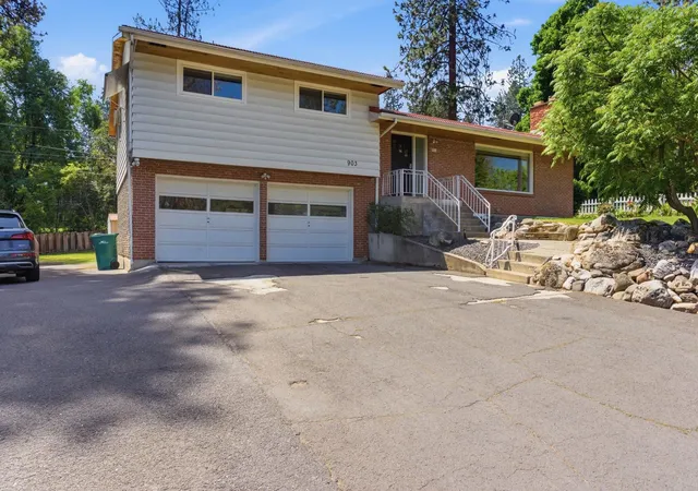 Single family home for sale at 903 W Hawthorne Rd, Spokane, WA 99218 | MLS# 202618466