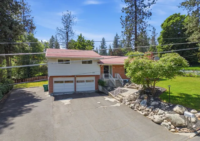 Photo 3 of Single family home for sale at 903 W Hawthorne Rd, Spokane, WA 99218 | MLS# 202618466 | Listing updated on 2026-09-01