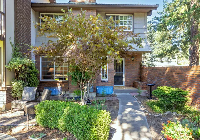 Photo 3 of Sale Pending at 12515 N Fairwood Dr, Spokane, WA 99218 | MLS# 202618482 | Listing updated on 2026-10-01